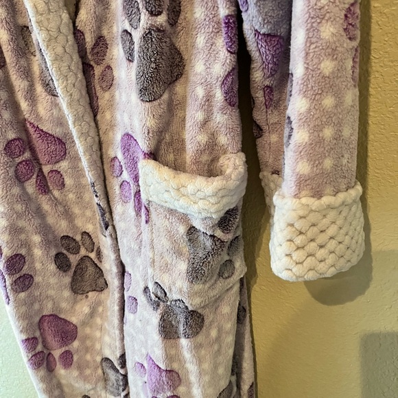 Animal Rescue robe purple with paw prints Size 2X - Picture 4 of 5
